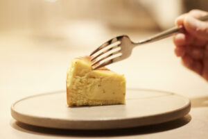 焦がしバターに誘惑される「悩殺チーズケーキ」